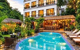 Catba Backpackers - Sea Vibe Pool Bar & Bungalow